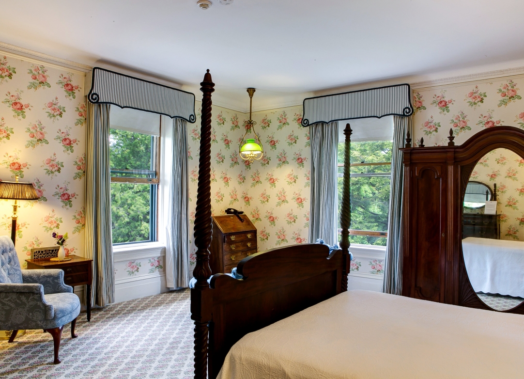 Colonial Room 1